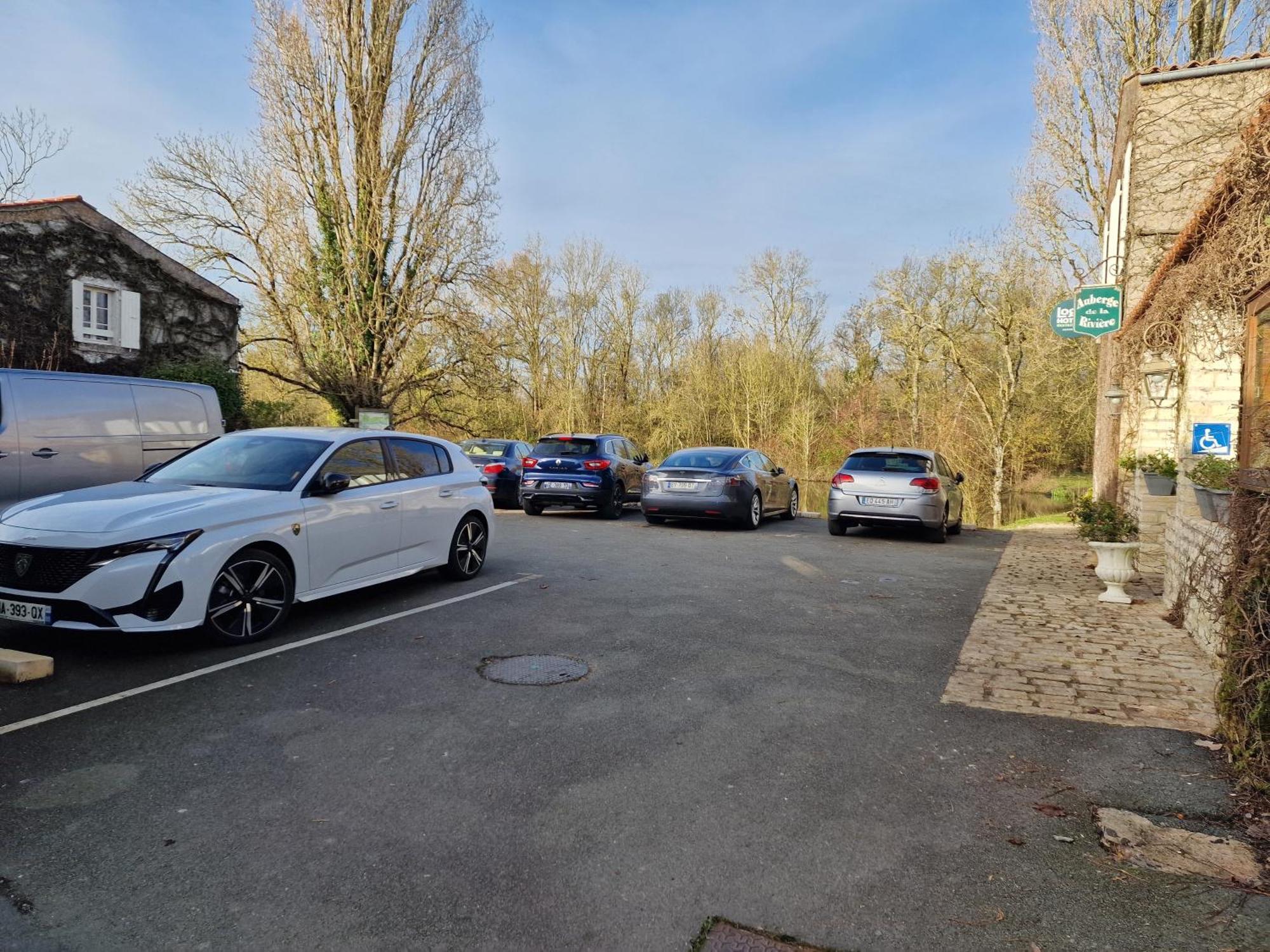 Logis Auberge De La Riviere Les Velluire-sur-Vendee Екстериор снимка