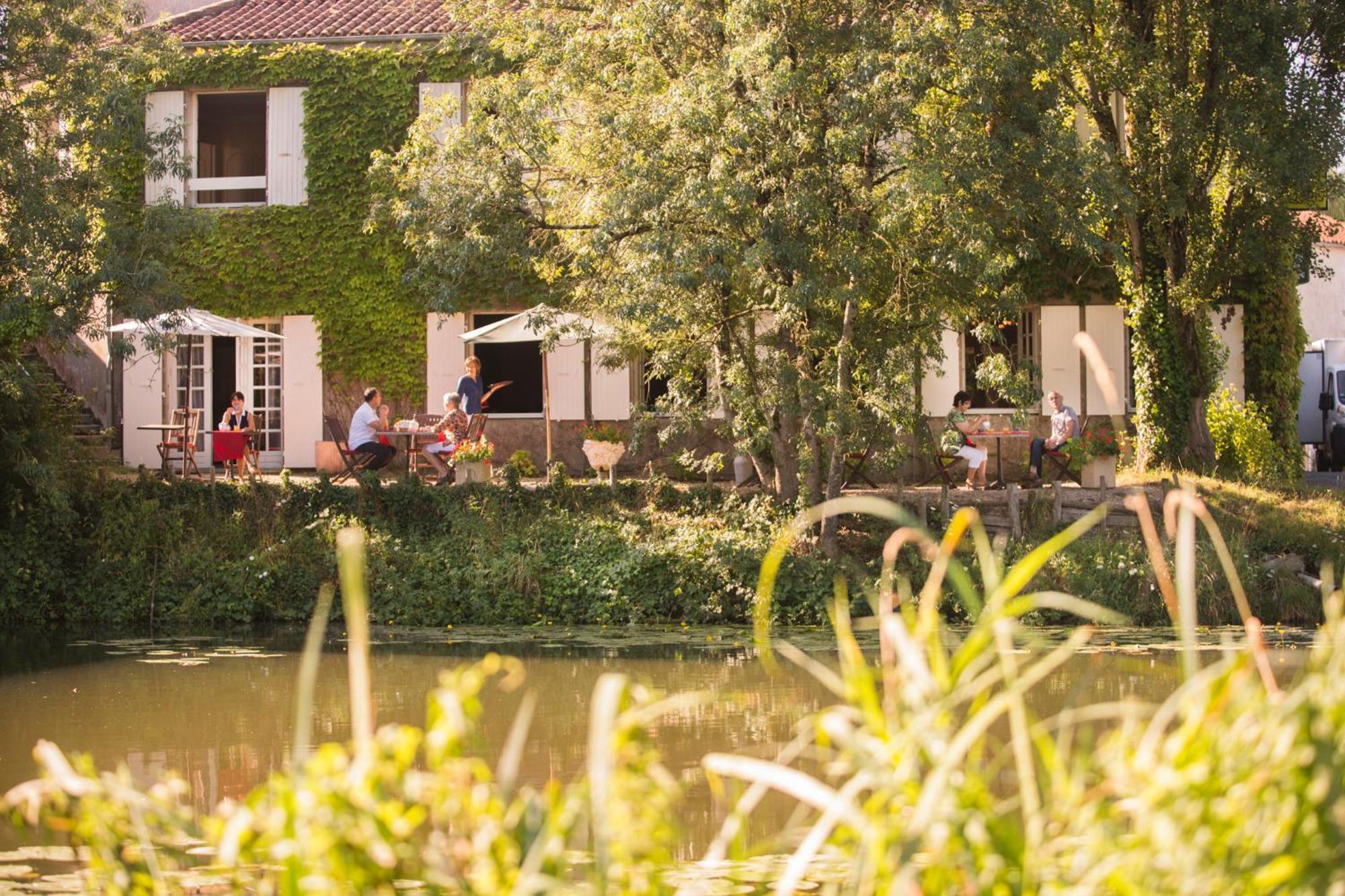 Logis Auberge De La Riviere Les Velluire-sur-Vendee Екстериор снимка