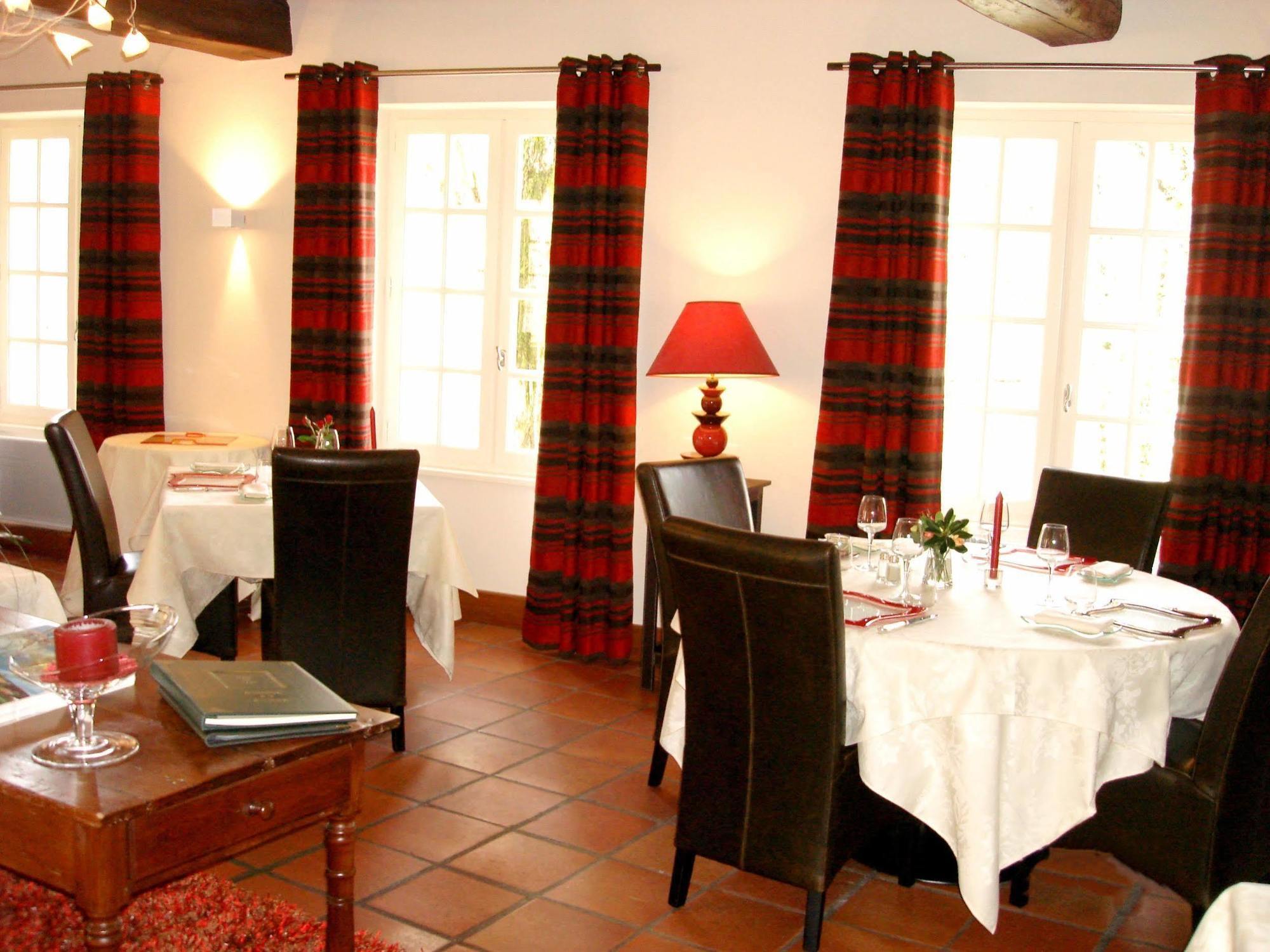 Logis Auberge De La Riviere Les Velluire-sur-Vendee Екстериор снимка