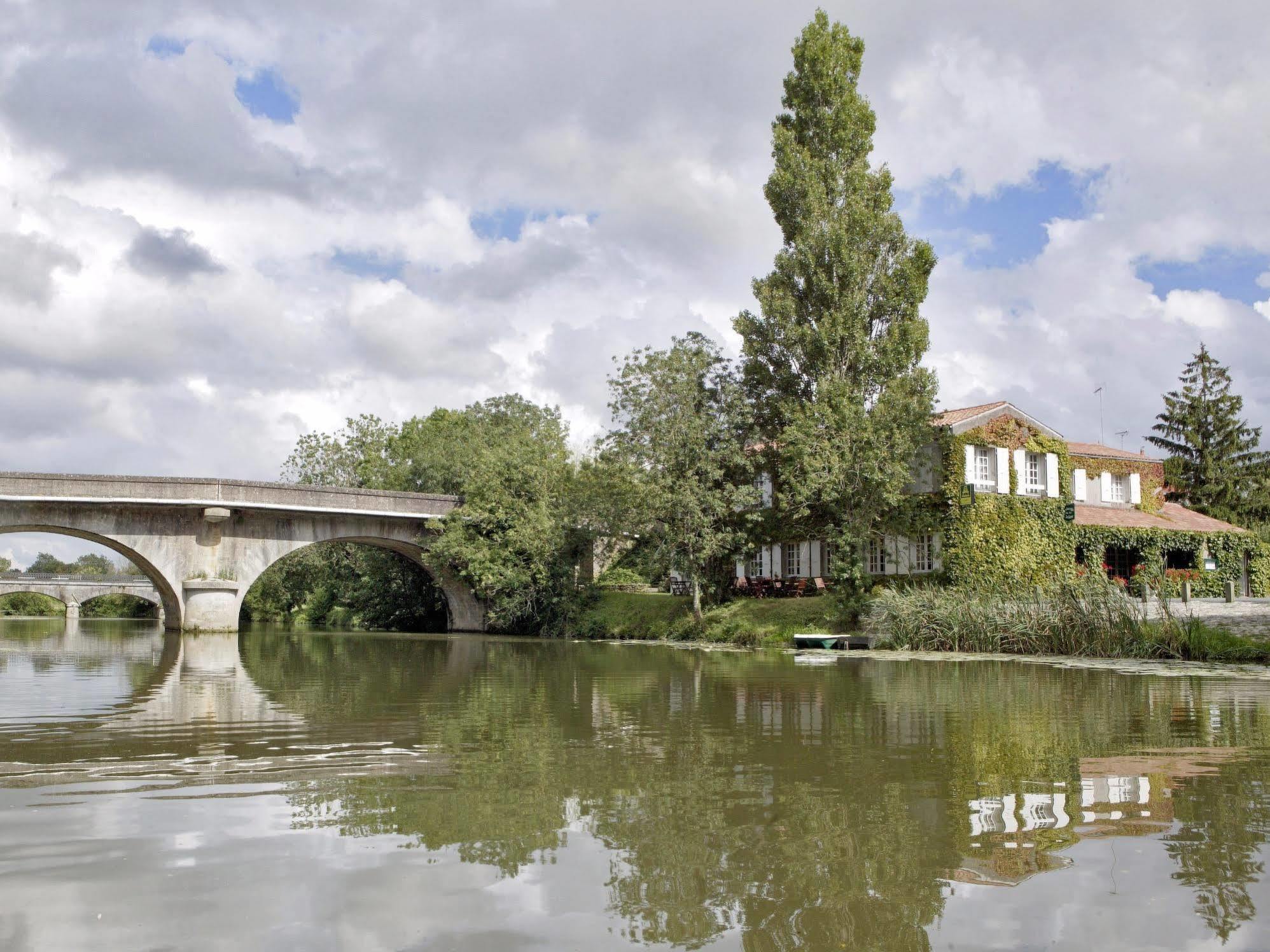 Logis Auberge De La Riviere Les Velluire-sur-Vendee Екстериор снимка