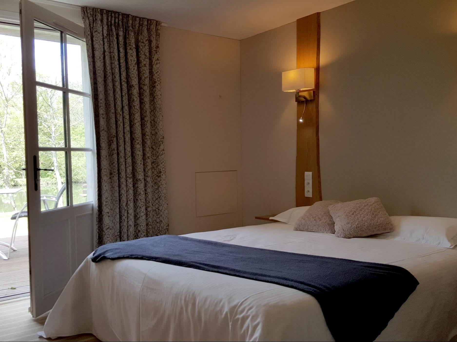 Logis Auberge De La Riviere Les Velluire-sur-Vendee Екстериор снимка